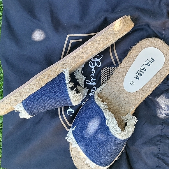 Native Slippers - Picture 3 of 9